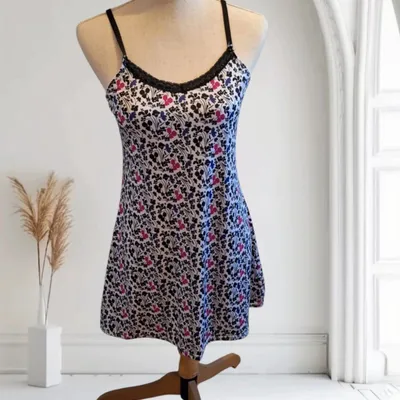 Nuisette fines bretelles réglables style floral 